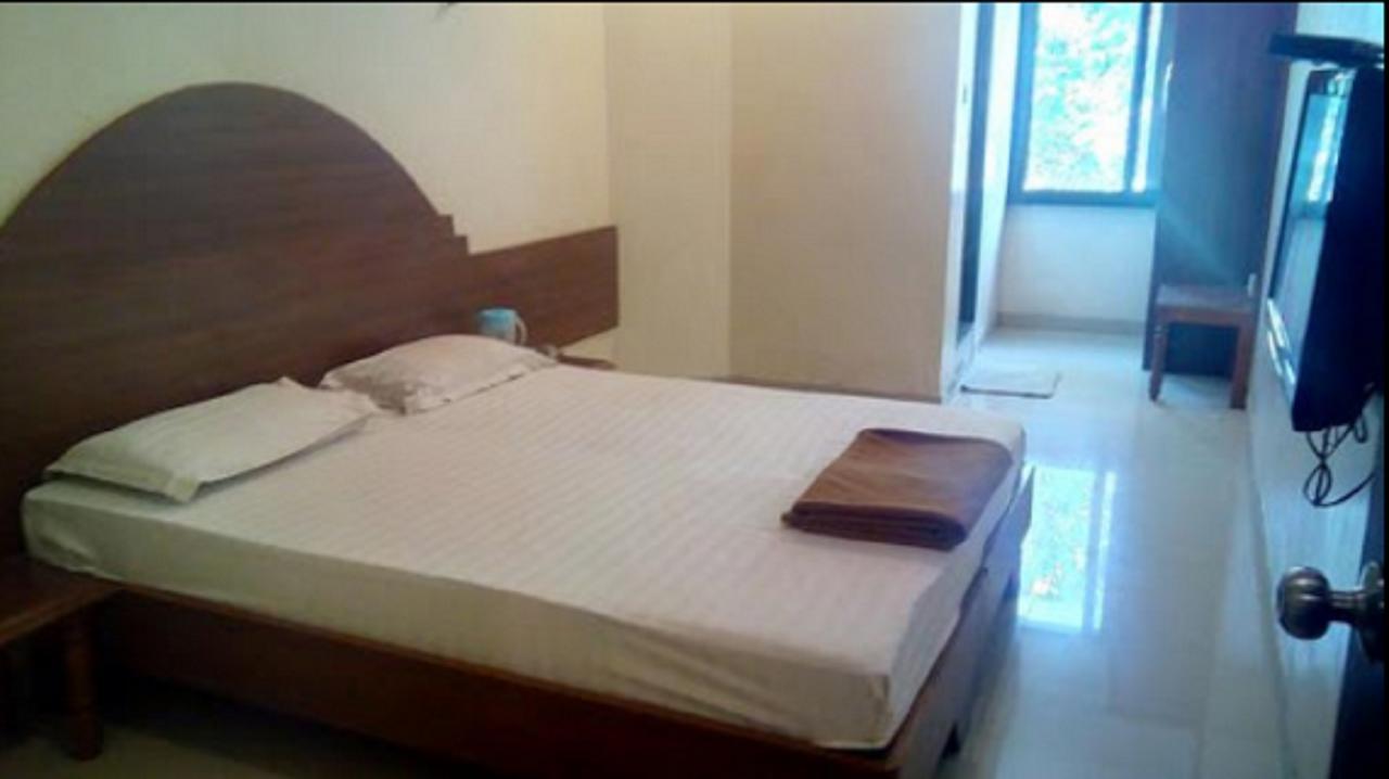Hotel Rajdeep Pune Bagian luar foto