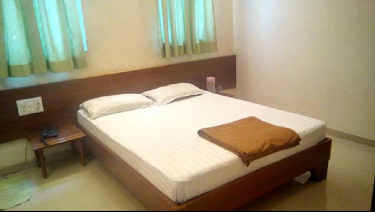 Hotel Rajdeep Pune Bagian luar foto