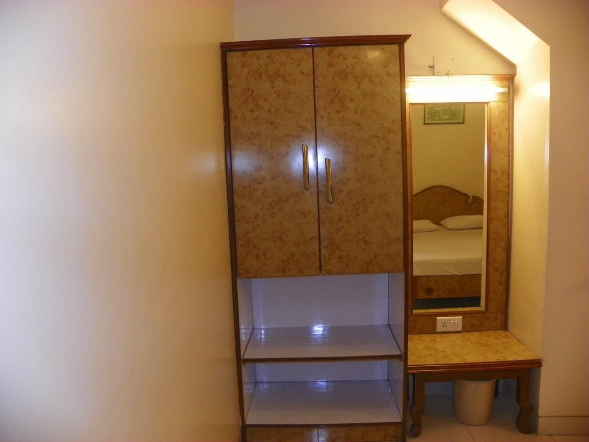 Hotel Rajdeep Pune Bagian luar foto