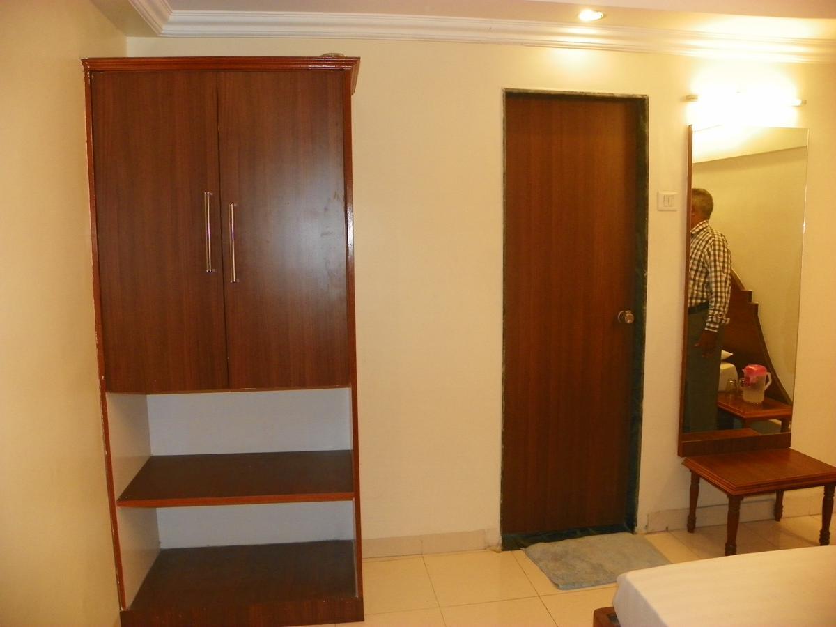 Hotel Rajdeep Pune Bagian luar foto