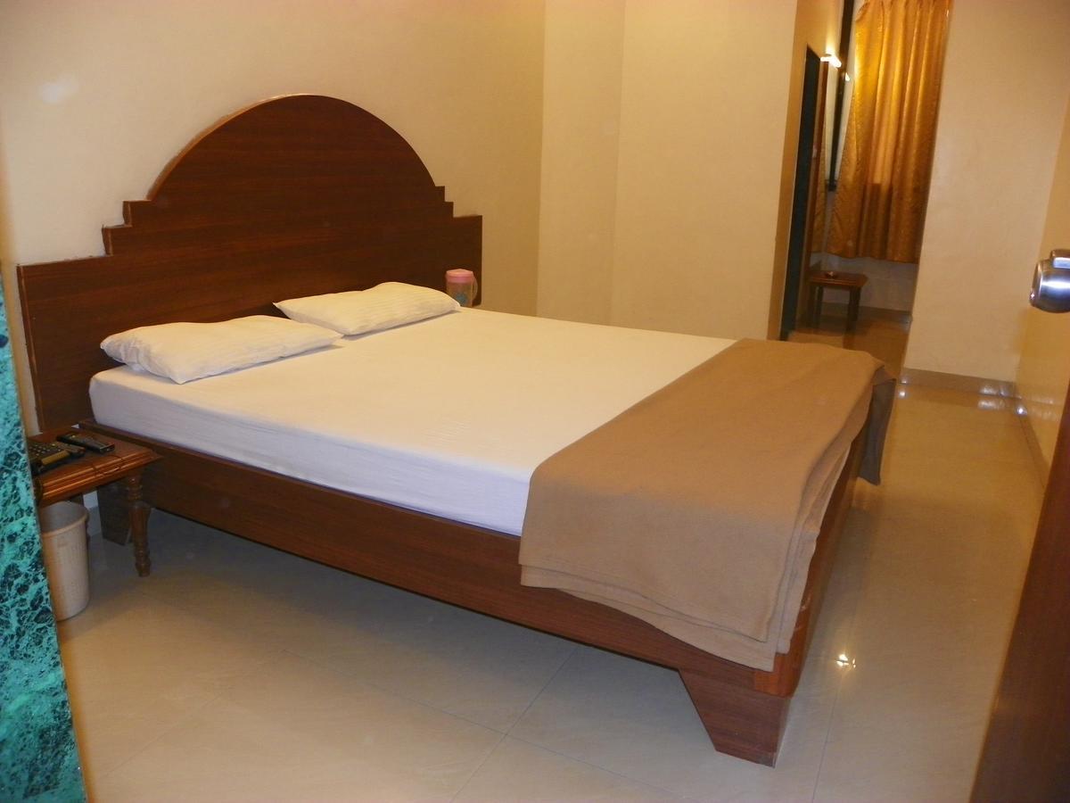 Hotel Rajdeep Pune Bagian luar foto