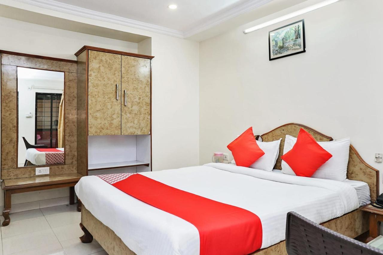 Hotel Rajdeep Pune Bagian luar foto